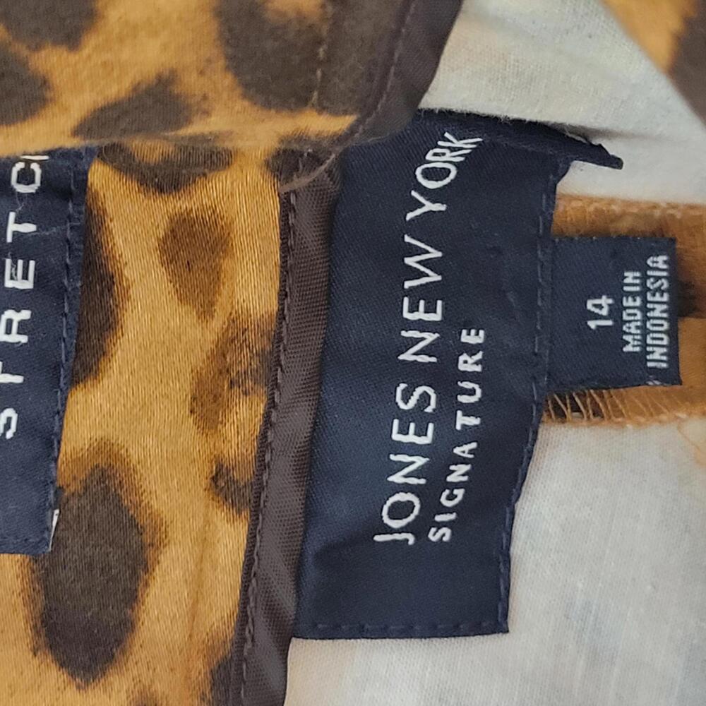 Jones New York Brown Animal Print Stretch Cropped Pants Women Size 14 - Picture 3 of 10